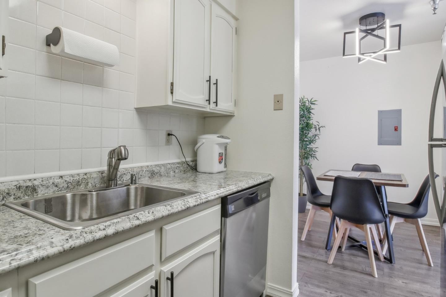 Detail Gallery Image 15 of 28 For 711 S Bayshore Blvd #23,  San Mateo,  CA 94401 - 2 Beds | 1 Baths