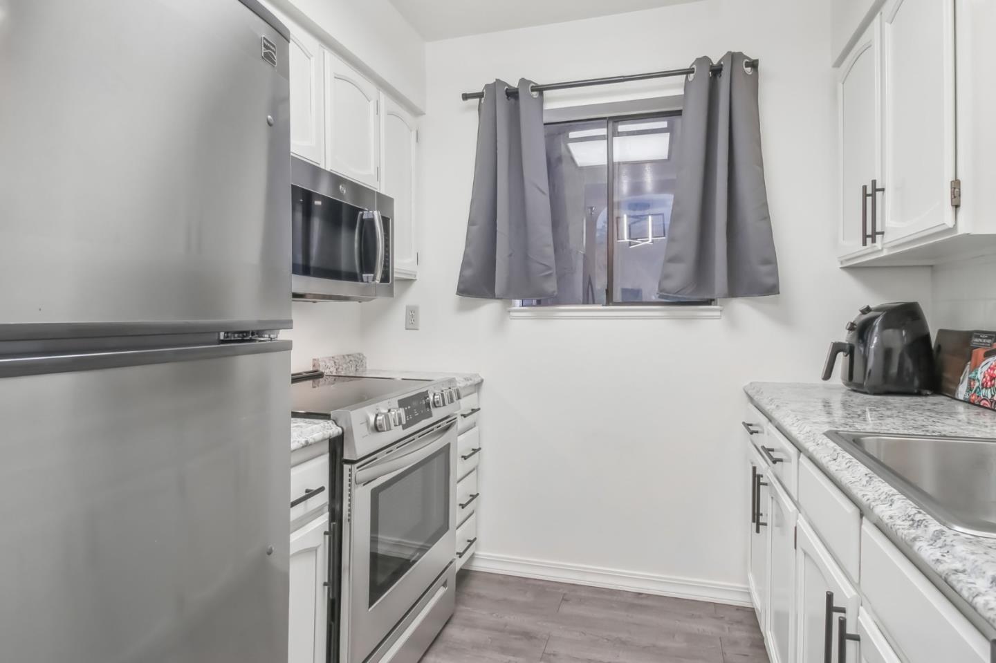 Detail Gallery Image 16 of 28 For 711 S Bayshore Blvd #23,  San Mateo,  CA 94401 - 2 Beds | 1 Baths