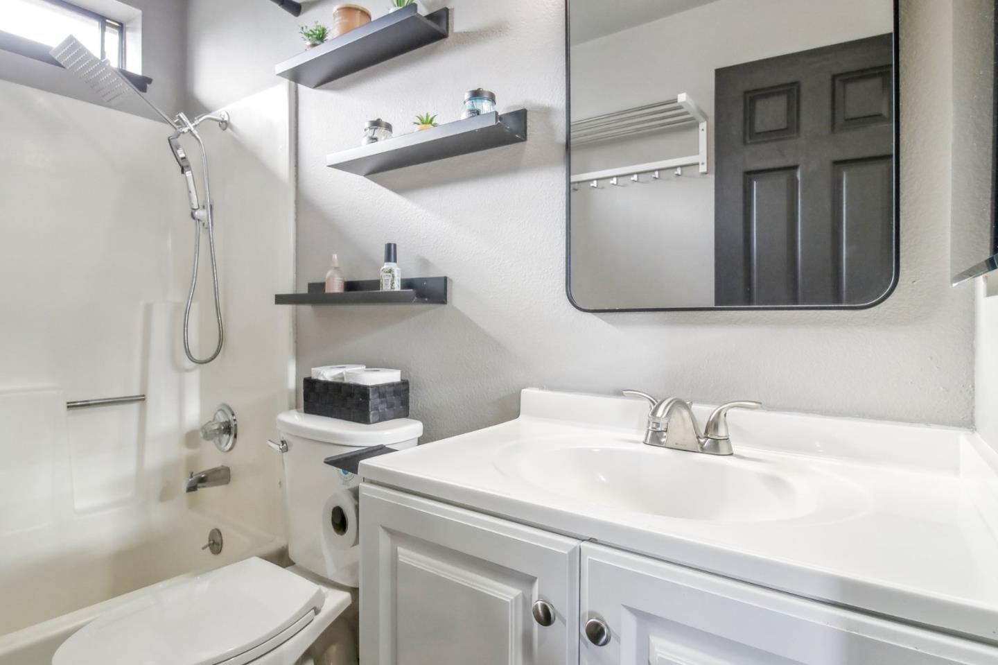 Detail Gallery Image 18 of 28 For 711 S Bayshore Blvd #23,  San Mateo,  CA 94401 - 2 Beds | 1 Baths