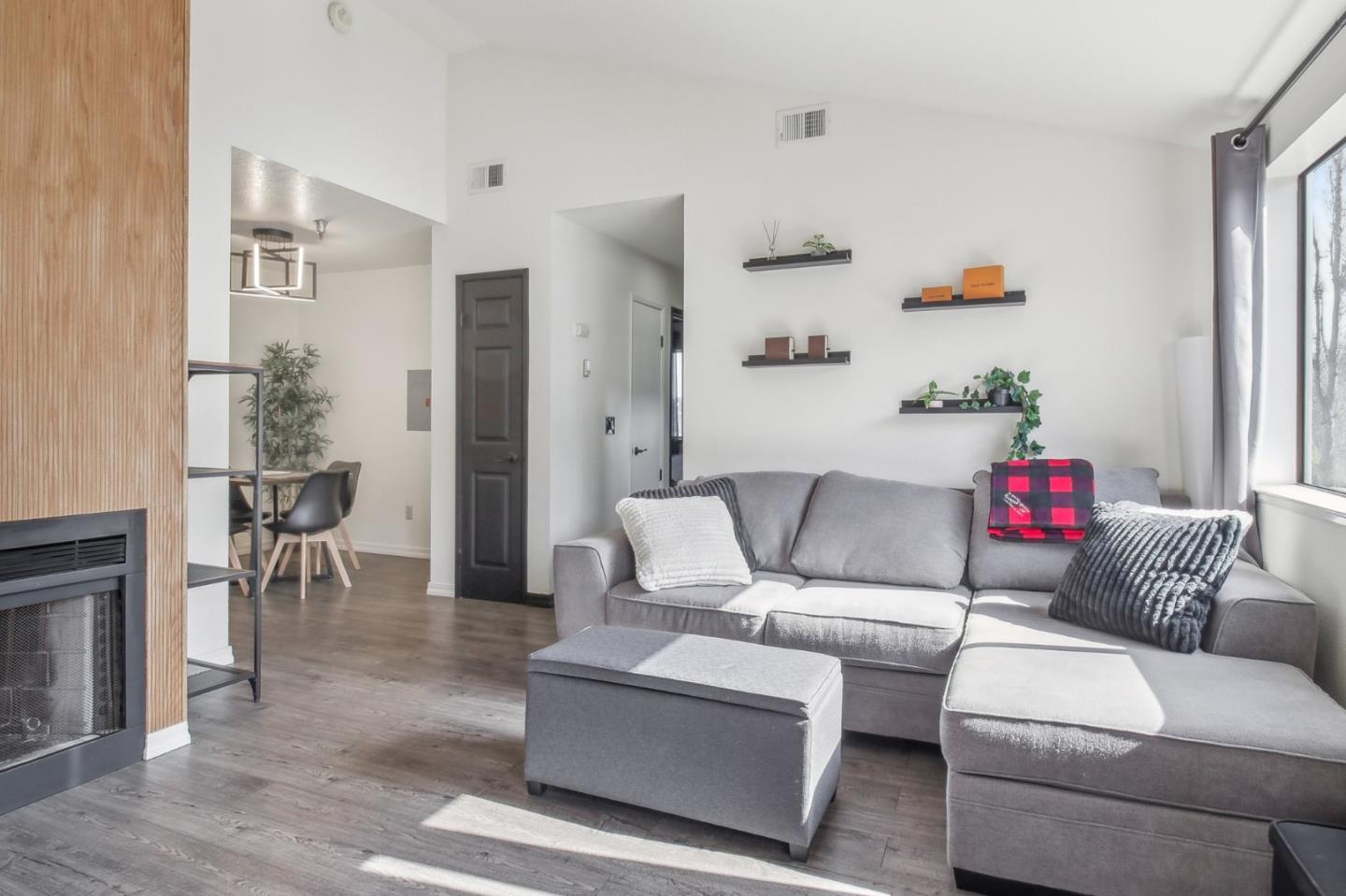 Detail Gallery Image 2 of 28 For 711 S Bayshore Blvd #23,  San Mateo,  CA 94401 - 2 Beds | 1 Baths