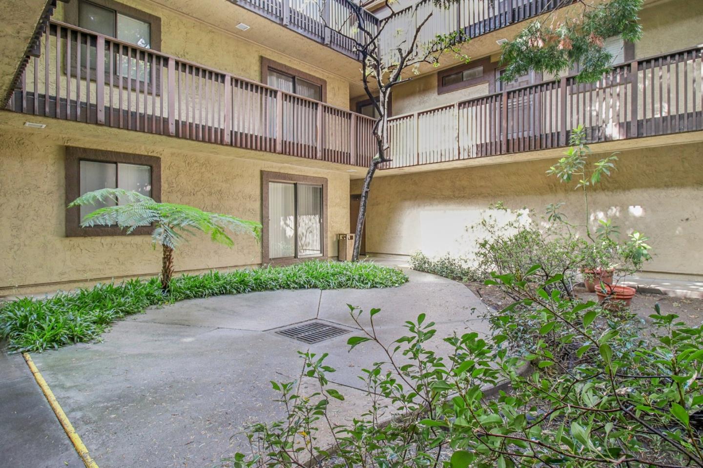 Detail Gallery Image 9 of 28 For 711 S Bayshore Blvd #23,  San Mateo,  CA 94401 - 2 Beds | 1 Baths