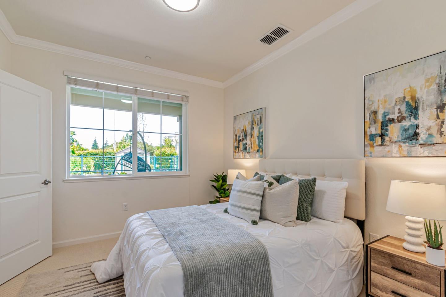 Detail Gallery Image 14 of 48 For 6215 White Moonstone Ct, San Jose,  CA 95123 - 3 Beds | 3/1 Baths