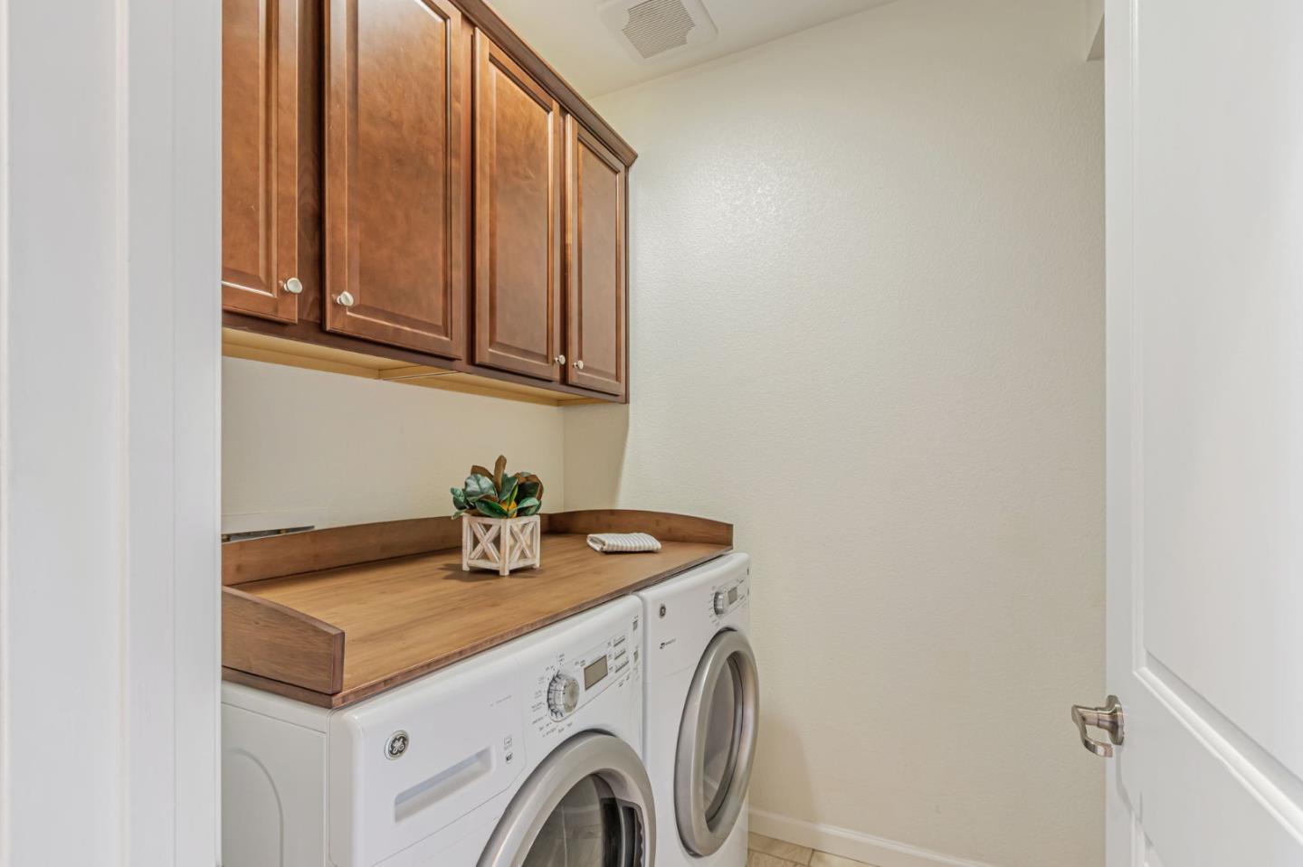 Detail Gallery Image 26 of 48 For 6215 White Moonstone Ct, San Jose,  CA 95123 - 3 Beds | 3/1 Baths