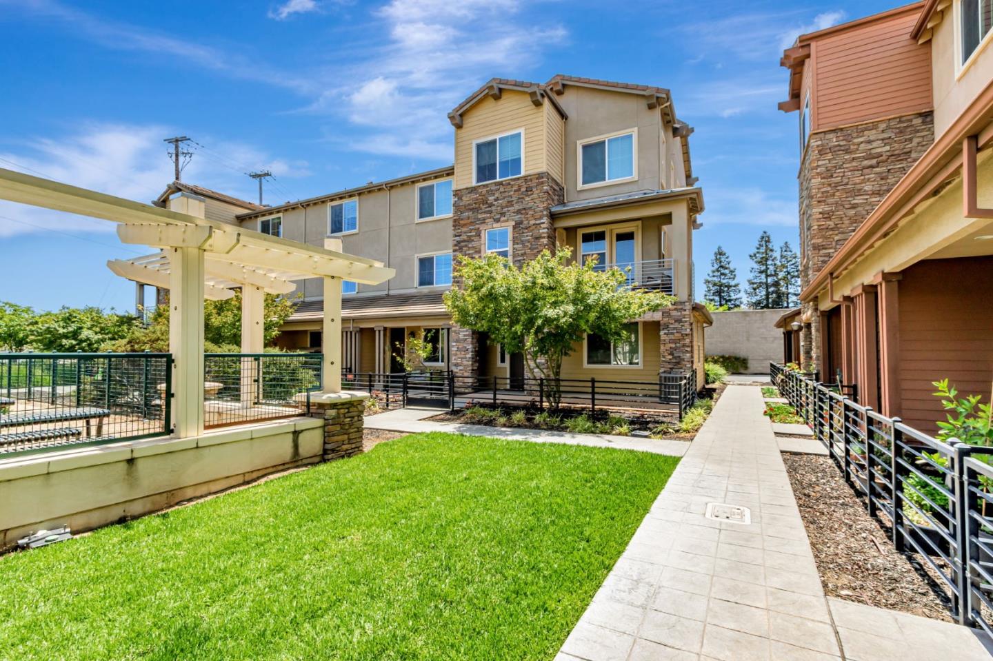 Detail Gallery Image 31 of 48 For 6215 White Moonstone Ct, San Jose,  CA 95123 - 3 Beds | 3/1 Baths
