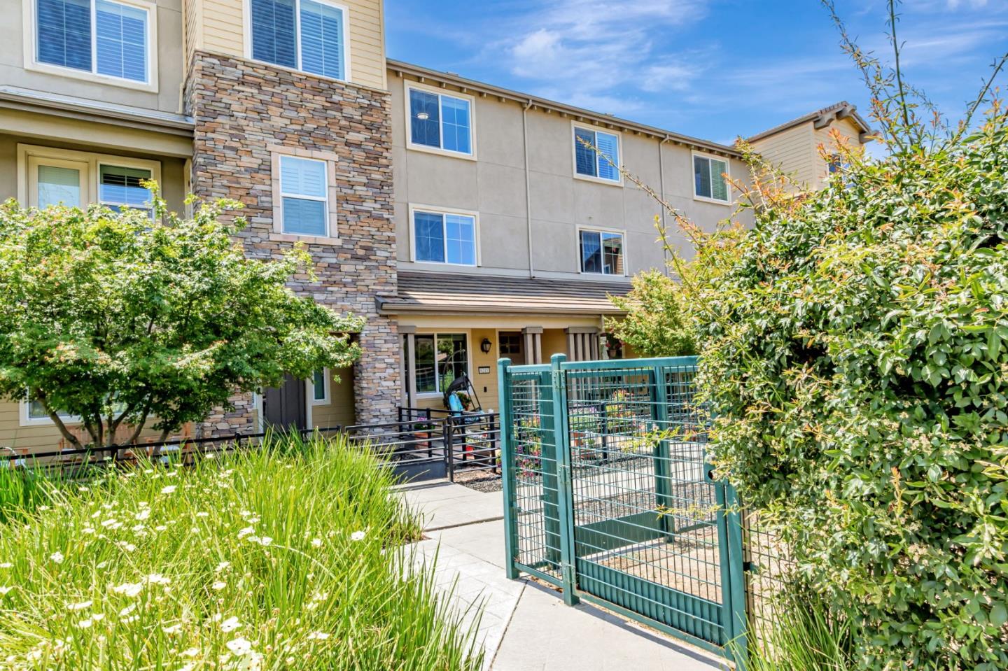 Detail Gallery Image 32 of 48 For 6215 White Moonstone Ct, San Jose,  CA 95123 - 3 Beds | 3/1 Baths