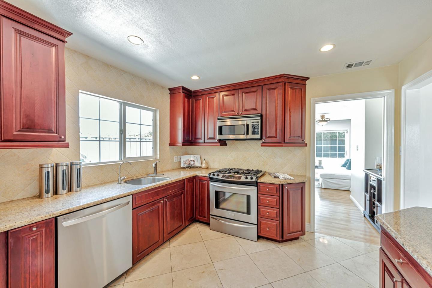 Detail Gallery Image 18 of 77 For 2924 Vivian Ln, San Jose,  CA 95124 - 3 Beds | 2 Baths