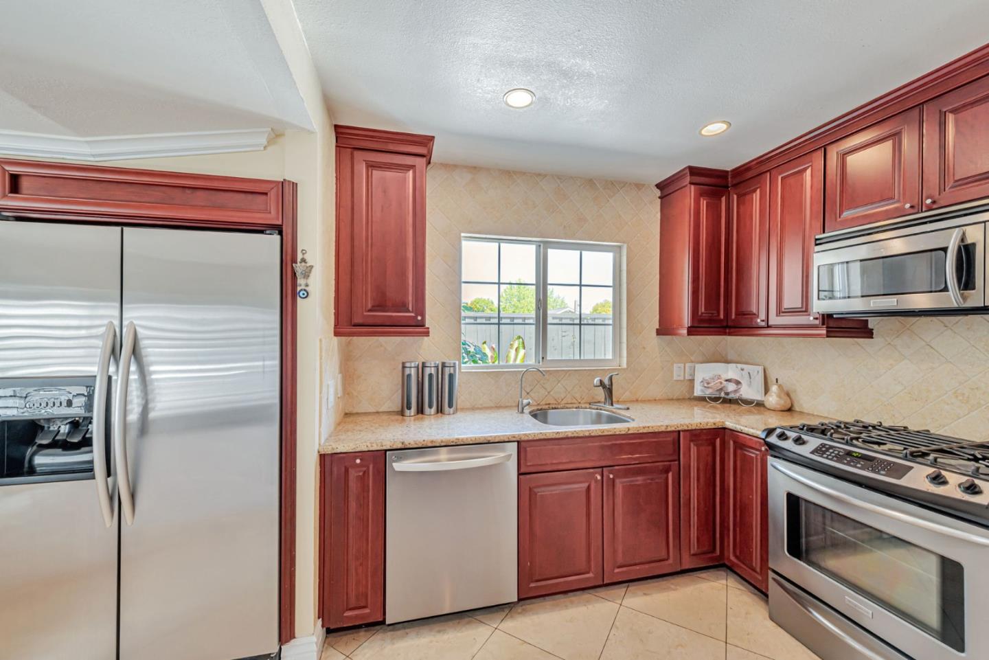 Detail Gallery Image 19 of 77 For 2924 Vivian Ln, San Jose,  CA 95124 - 3 Beds | 2 Baths