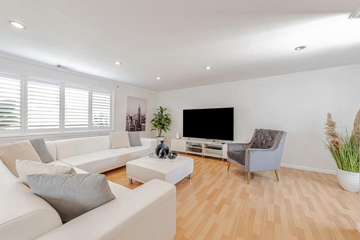 Detail Gallery Image 5 of 77 For 2924 Vivian Ln, San Jose,  CA 95124 - 3 Beds | 2 Baths
