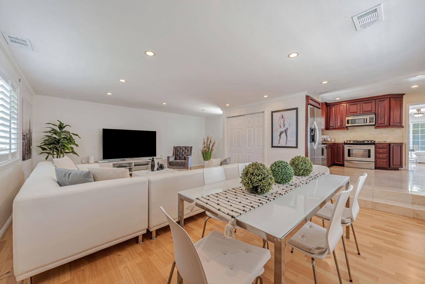 Detail Gallery Image 7 of 77 For 2924 Vivian Ln, San Jose,  CA 95124 - 3 Beds | 2 Baths