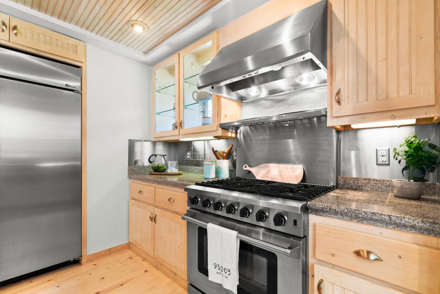 Detail Gallery Image 11 of 74 For 287 Rio Del Mar Blvd, Aptos,  CA 95003 - 3 Beds | 3/1 Baths