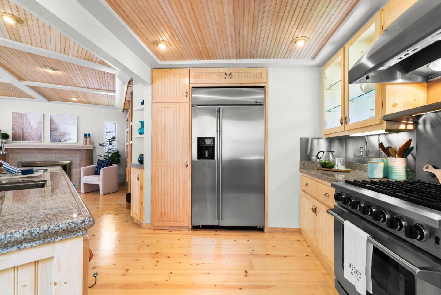 Detail Gallery Image 12 of 74 For 287 Rio Del Mar Blvd, Aptos,  CA 95003 - 3 Beds | 3/1 Baths