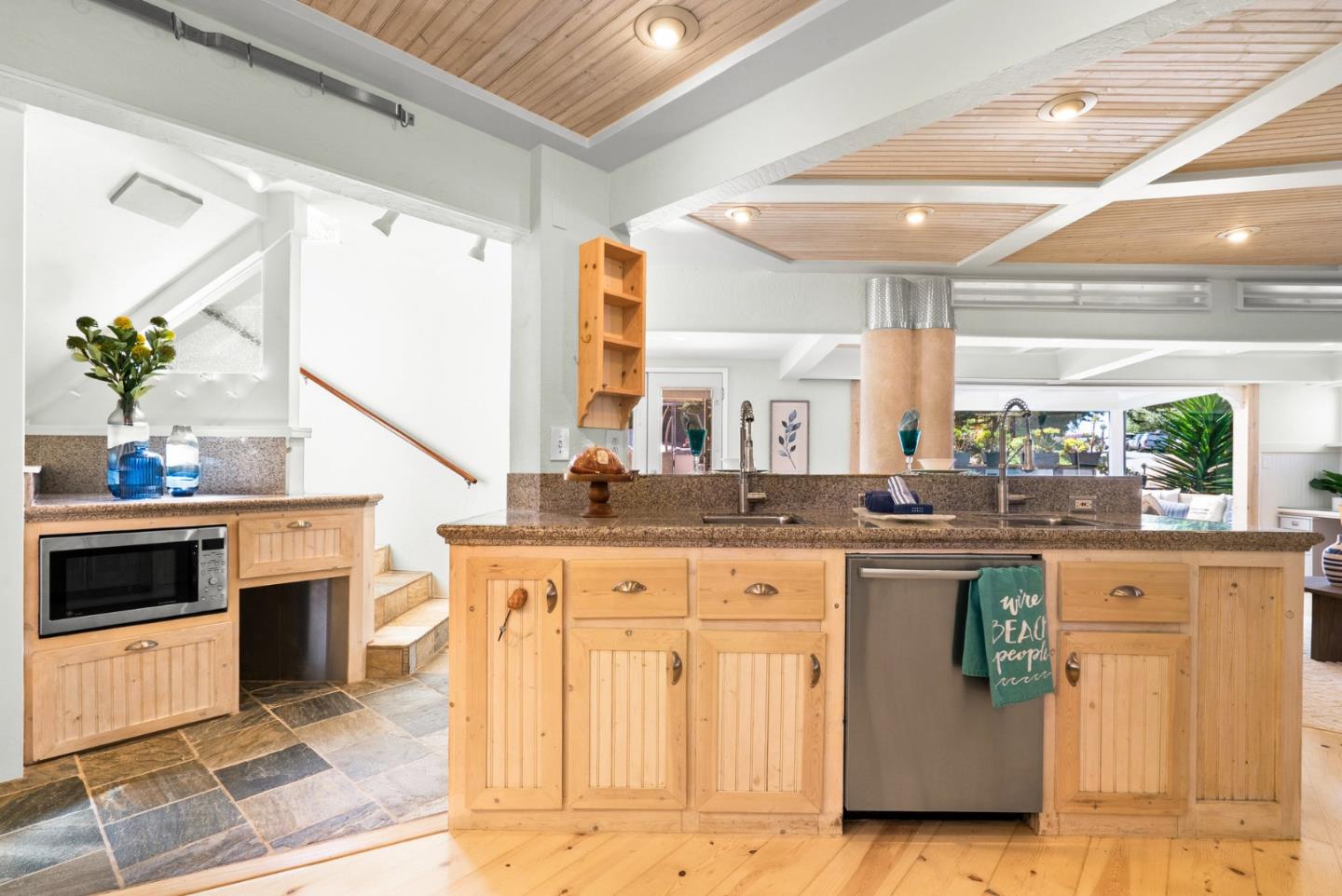 Detail Gallery Image 14 of 74 For 287 Rio Del Mar Blvd, Aptos,  CA 95003 - 3 Beds | 3/1 Baths