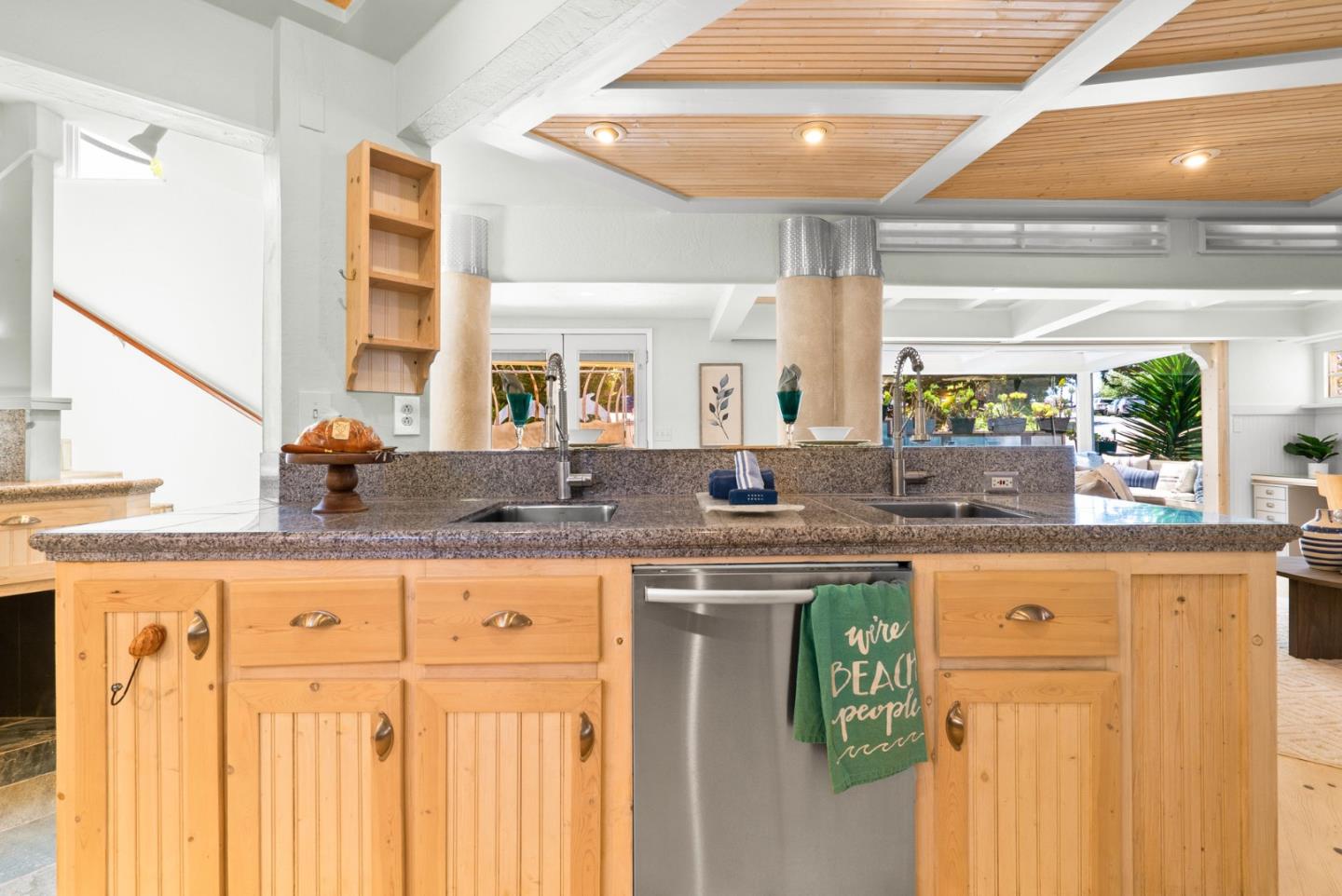 Detail Gallery Image 15 of 74 For 287 Rio Del Mar Blvd, Aptos,  CA 95003 - 3 Beds | 3/1 Baths