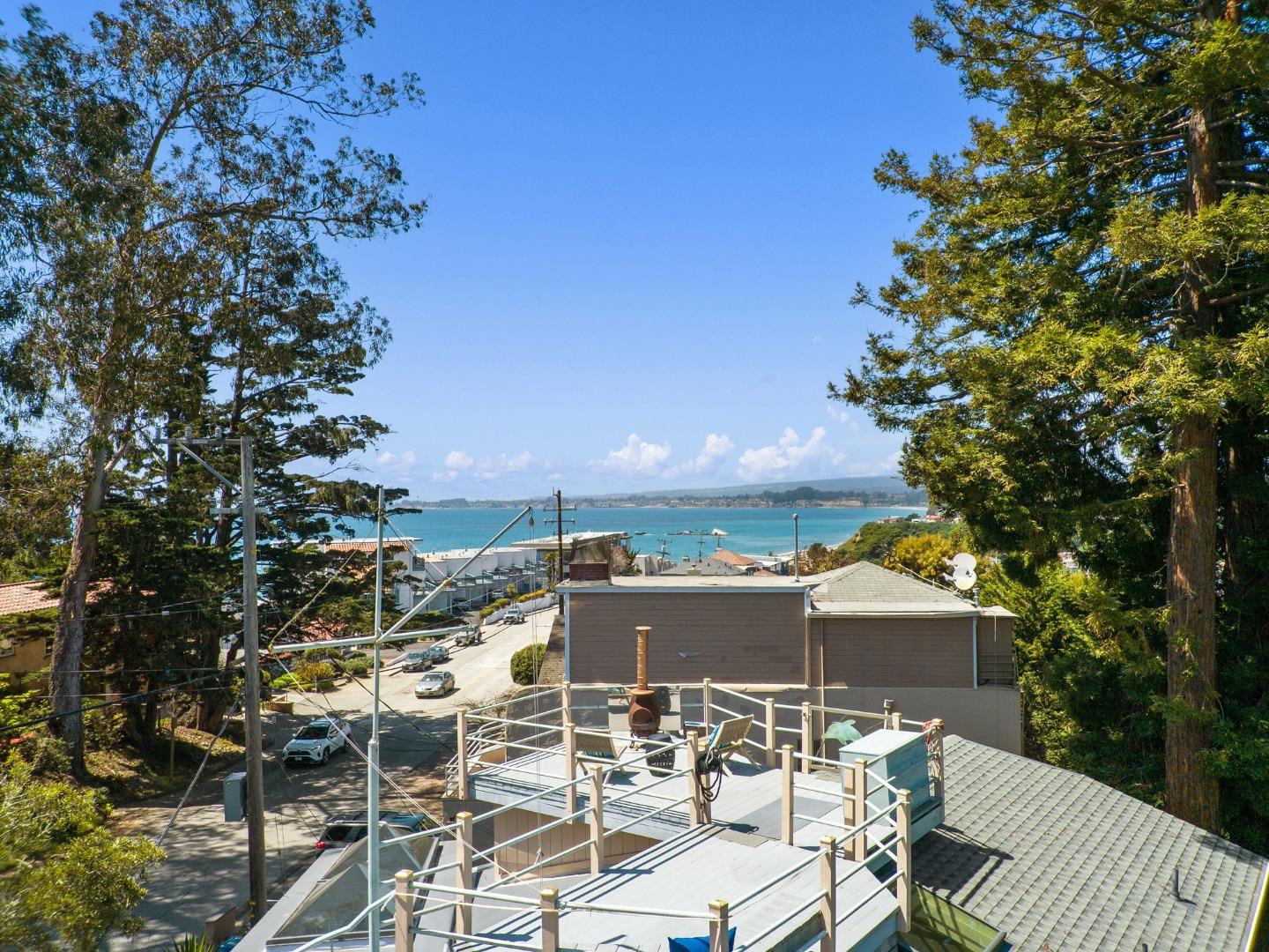 Detail Gallery Image 49 of 74 For 287 Rio Del Mar Blvd, Aptos,  CA 95003 - 3 Beds | 3/1 Baths
