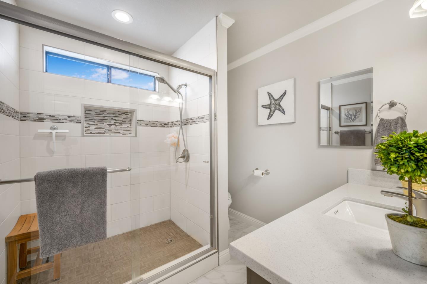 Detail Gallery Image 13 of 44 For 412 Creekview Dr, Morgan Hill,  CA 95037 - 3 Beds | 2/1 Baths