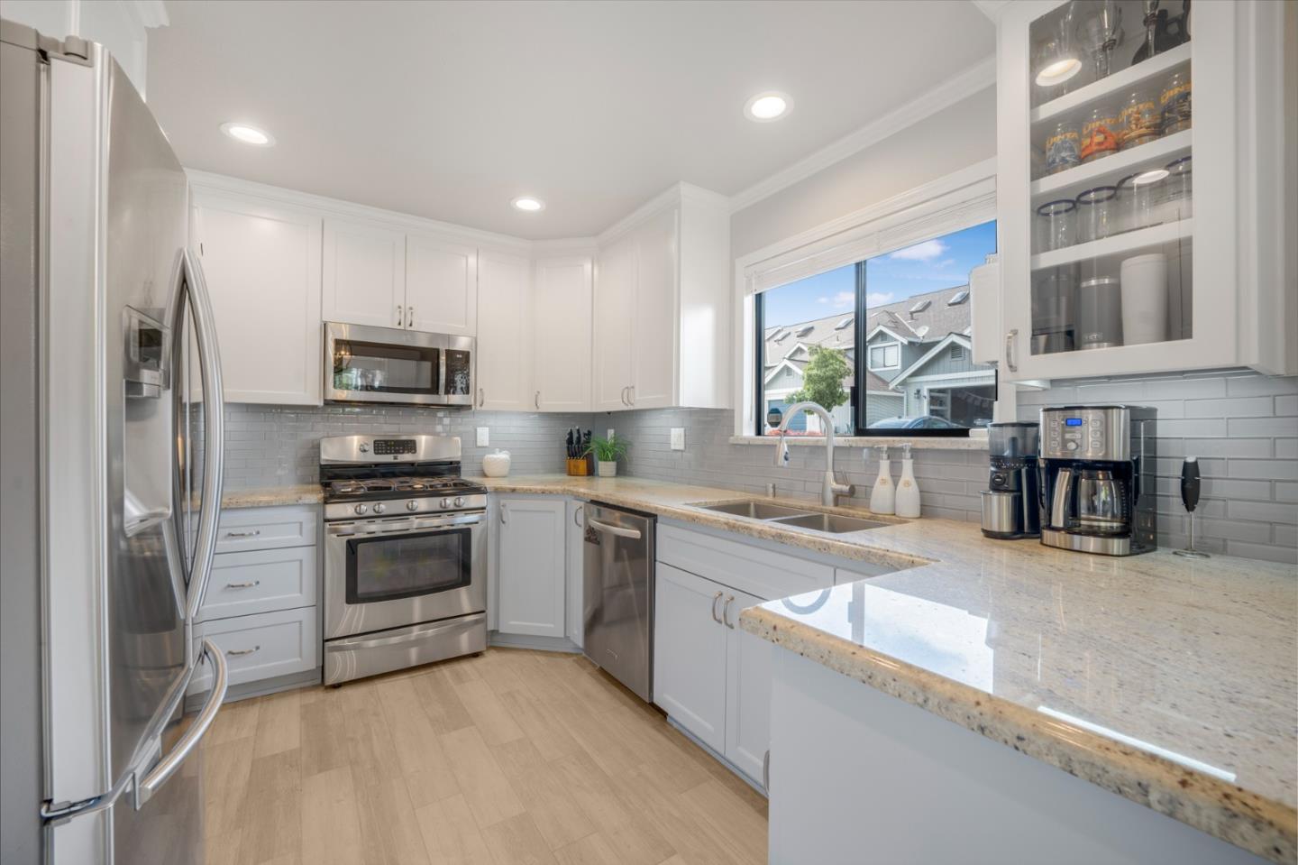 Detail Gallery Image 2 of 44 For 412 Creekview Dr, Morgan Hill,  CA 95037 - 3 Beds | 2/1 Baths