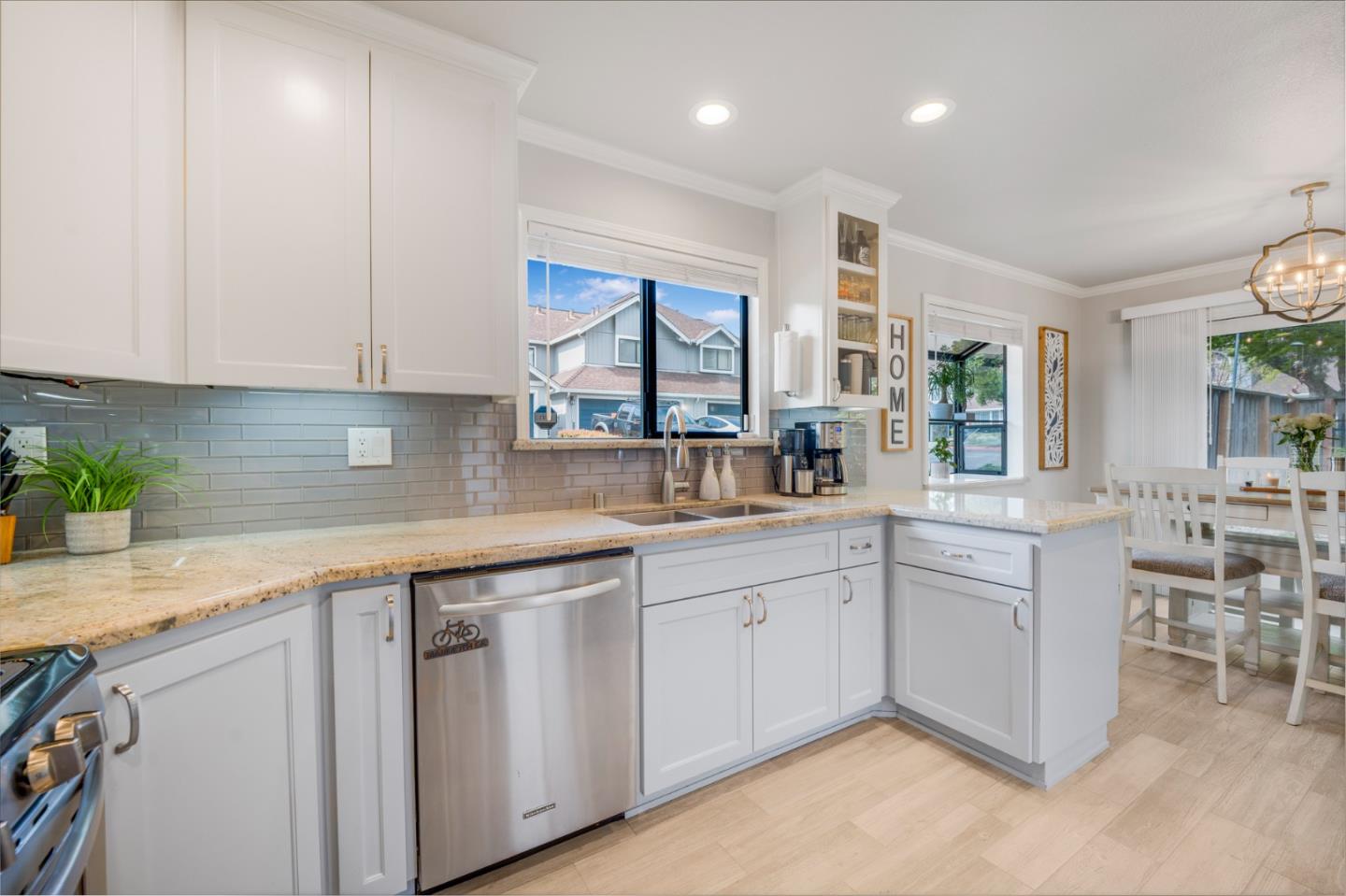 Detail Gallery Image 3 of 44 For 412 Creekview Dr, Morgan Hill,  CA 95037 - 3 Beds | 2/1 Baths
