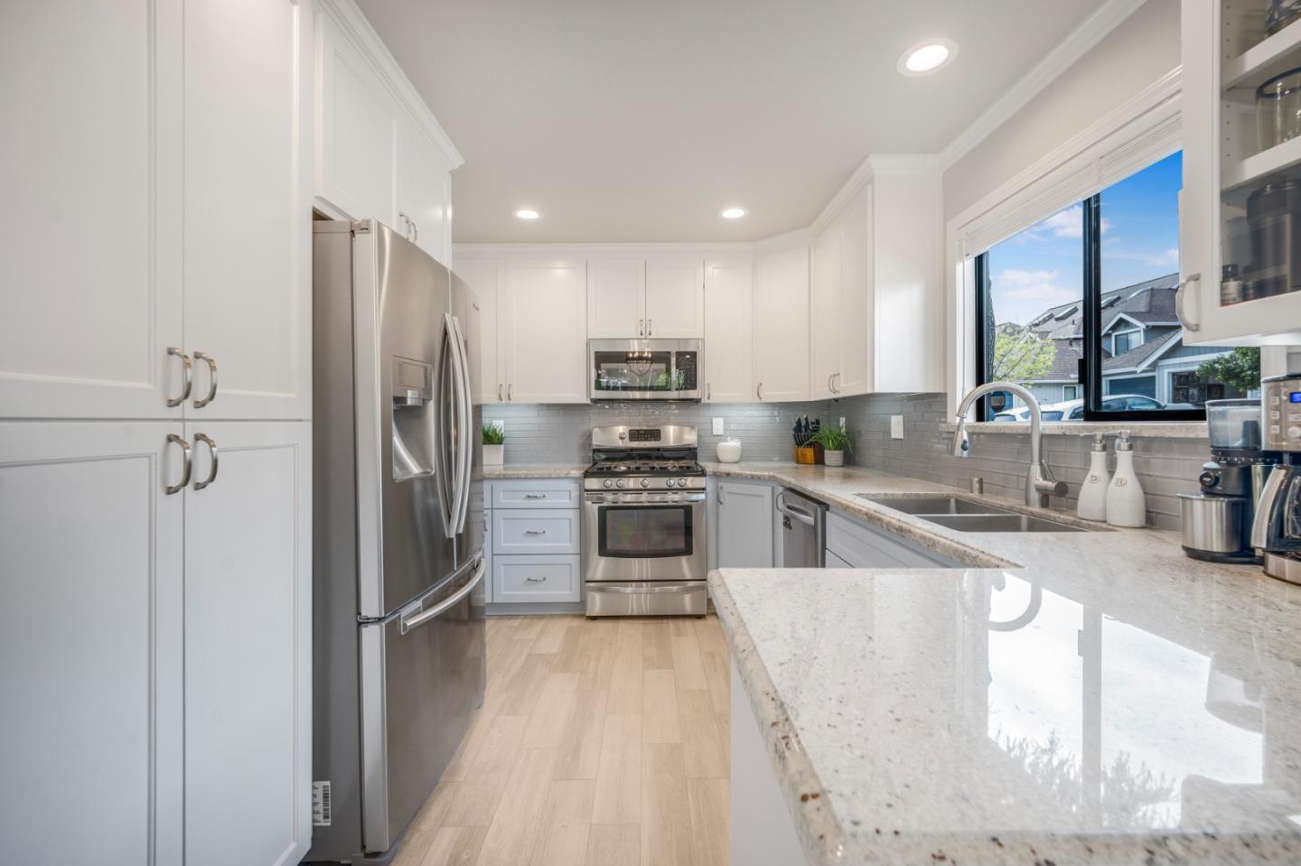 Detail Gallery Image 4 of 44 For 412 Creekview Dr, Morgan Hill,  CA 95037 - 3 Beds | 2/1 Baths