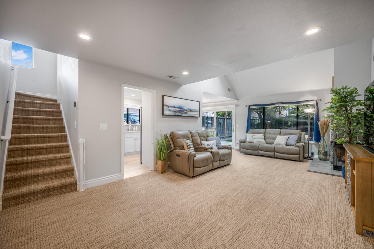 Detail Gallery Image 9 of 44 For 412 Creekview Dr, Morgan Hill,  CA 95037 - 3 Beds | 2/1 Baths