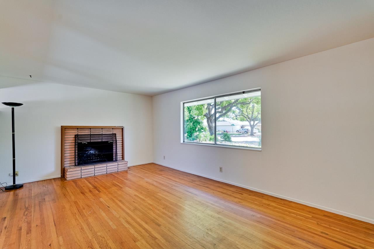 Detail Gallery Image 10 of 81 For 2517 Tolworth Dr, San Jose,  CA 95128 - 3 Beds | 2 Baths