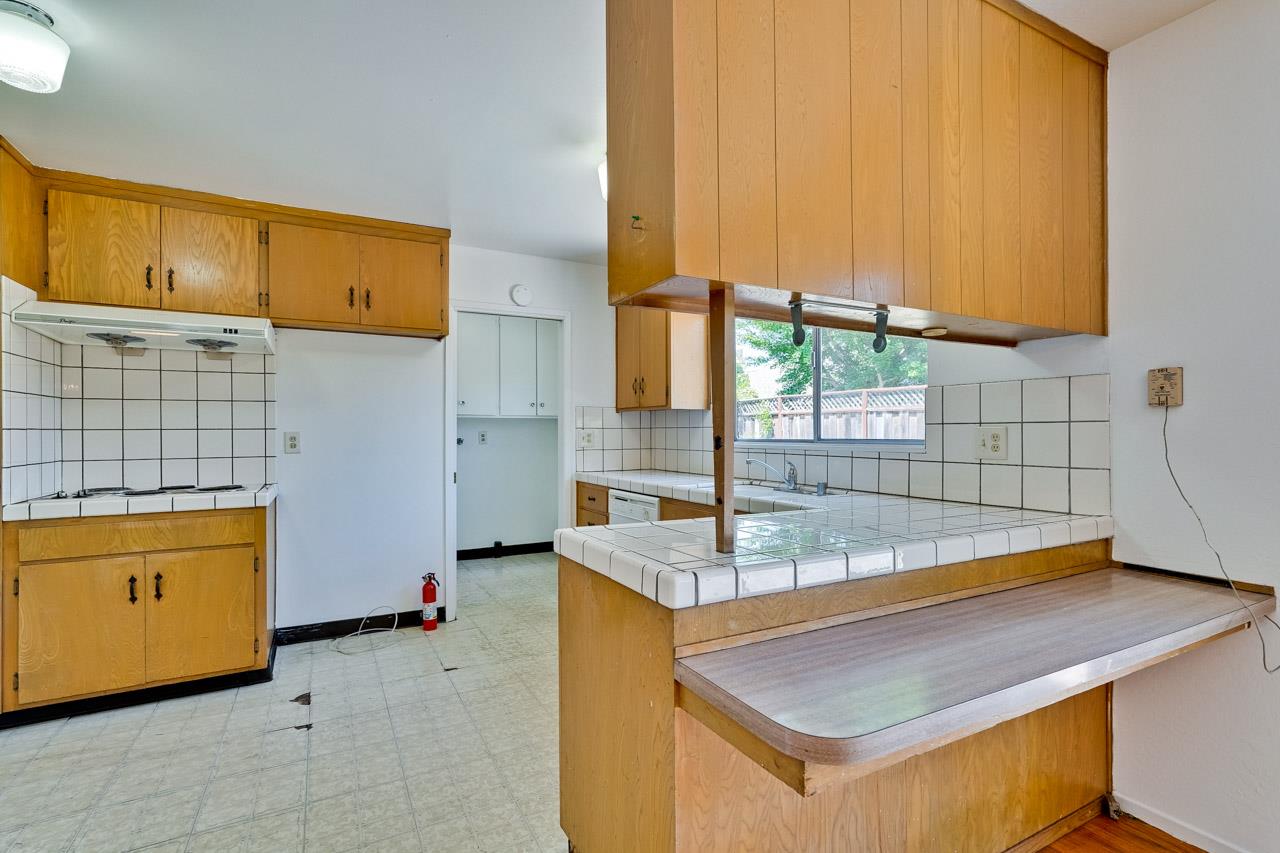 Detail Gallery Image 22 of 81 For 2517 Tolworth Dr, San Jose,  CA 95128 - 3 Beds | 2 Baths