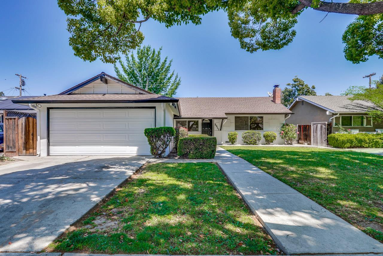 Detail Gallery Image 5 of 81 For 2517 Tolworth Dr, San Jose,  CA 95128 - 3 Beds | 2 Baths