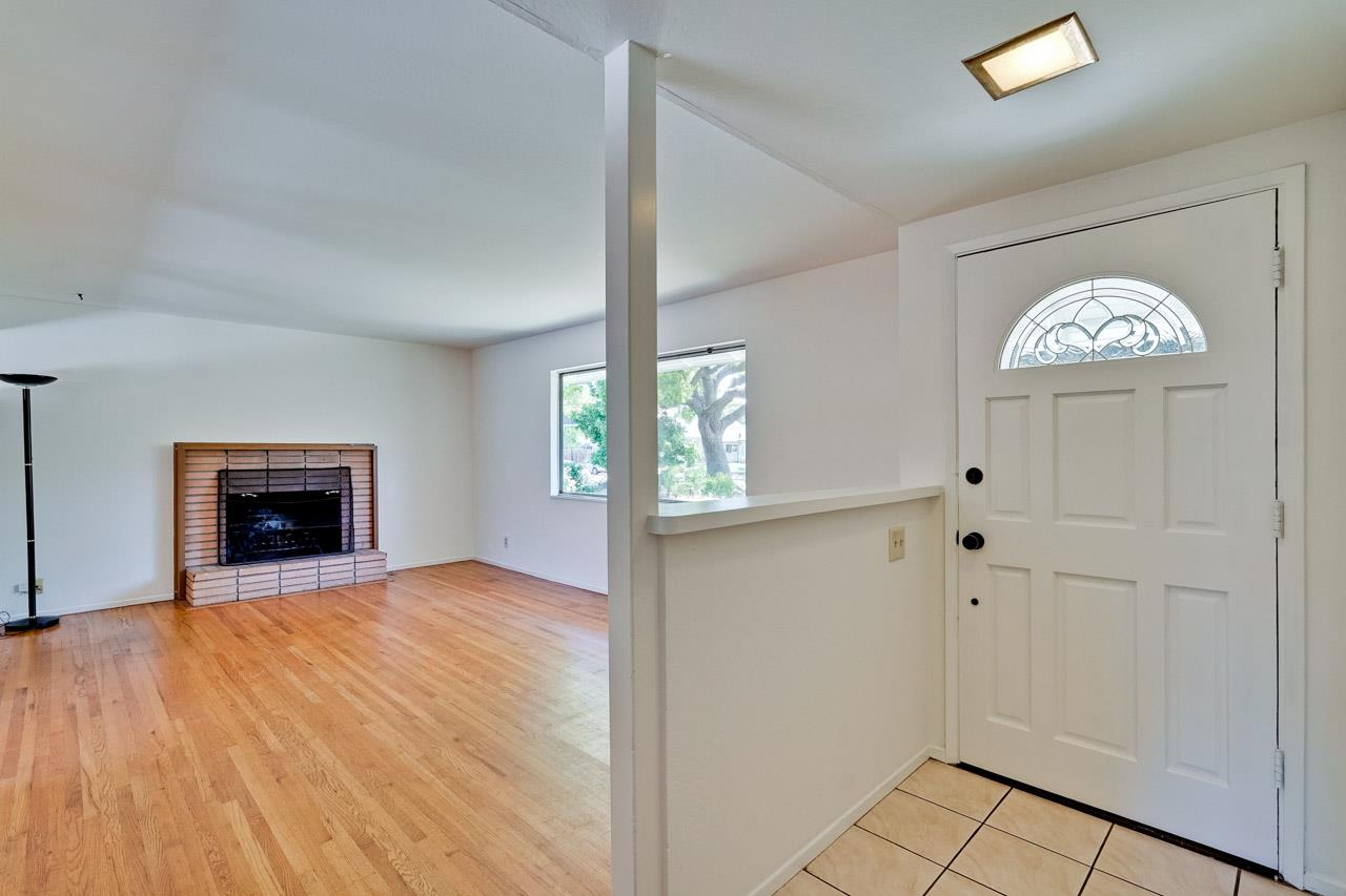 Detail Gallery Image 9 of 81 For 2517 Tolworth Dr, San Jose,  CA 95128 - 3 Beds | 2 Baths