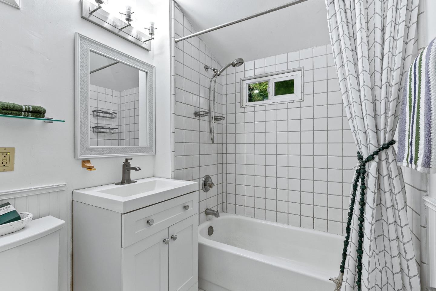 Detail Gallery Image 11 of 46 For 1960 La Madrona Dr, Santa Cruz,  CA 95060 - 2 Beds | 2 Baths