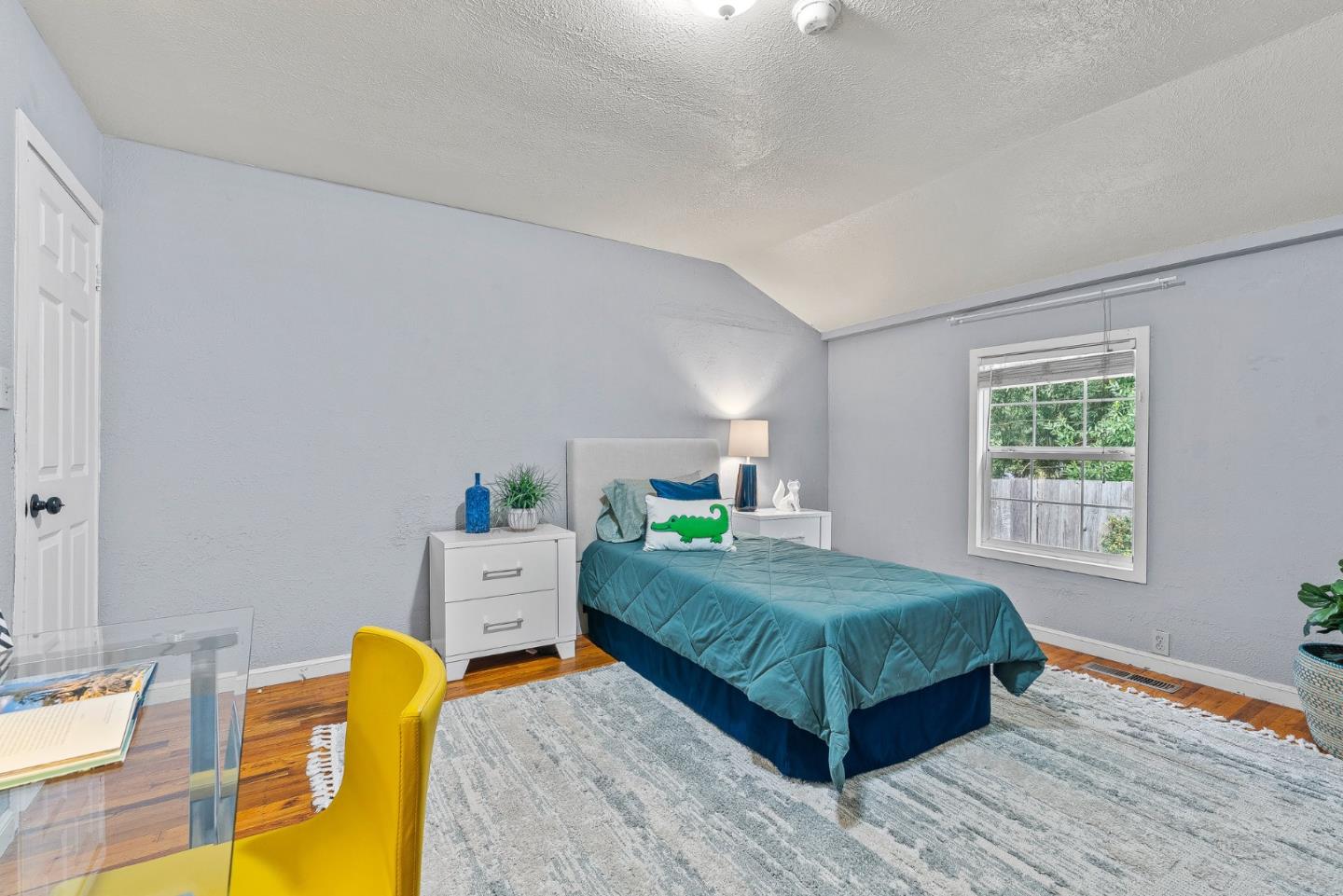 Detail Gallery Image 18 of 46 For 1960 La Madrona Dr, Santa Cruz,  CA 95060 - 2 Beds | 2 Baths