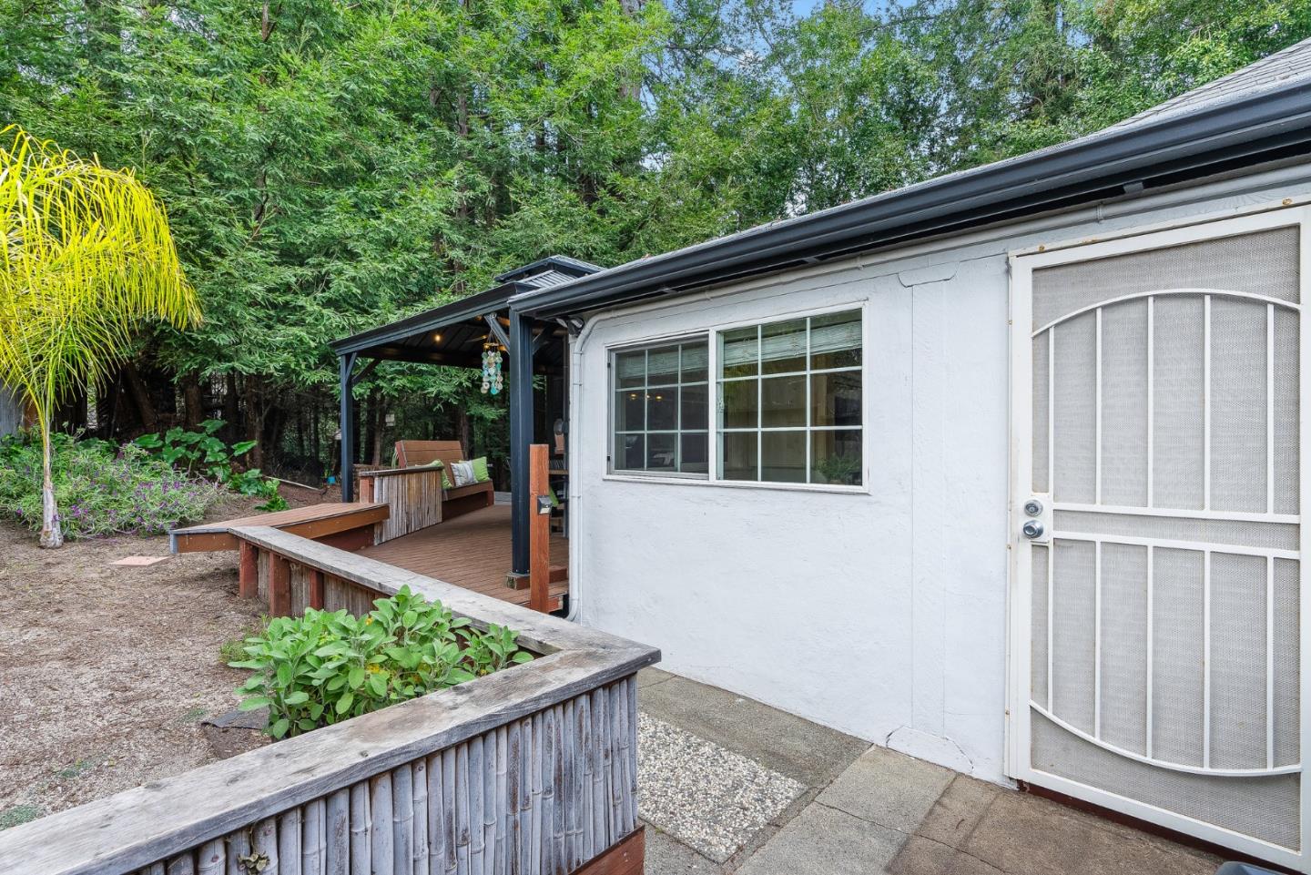 Detail Gallery Image 23 of 46 For 1960 La Madrona Dr, Santa Cruz,  CA 95060 - 2 Beds | 2 Baths