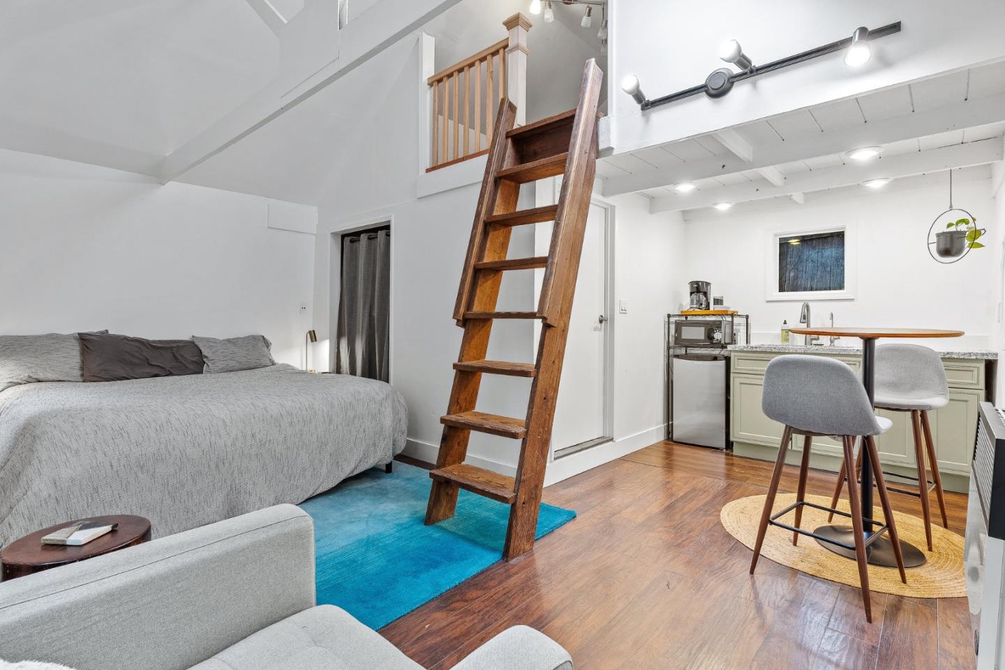 Detail Gallery Image 25 of 46 For 1960 La Madrona Dr, Santa Cruz,  CA 95060 - 2 Beds | 2 Baths