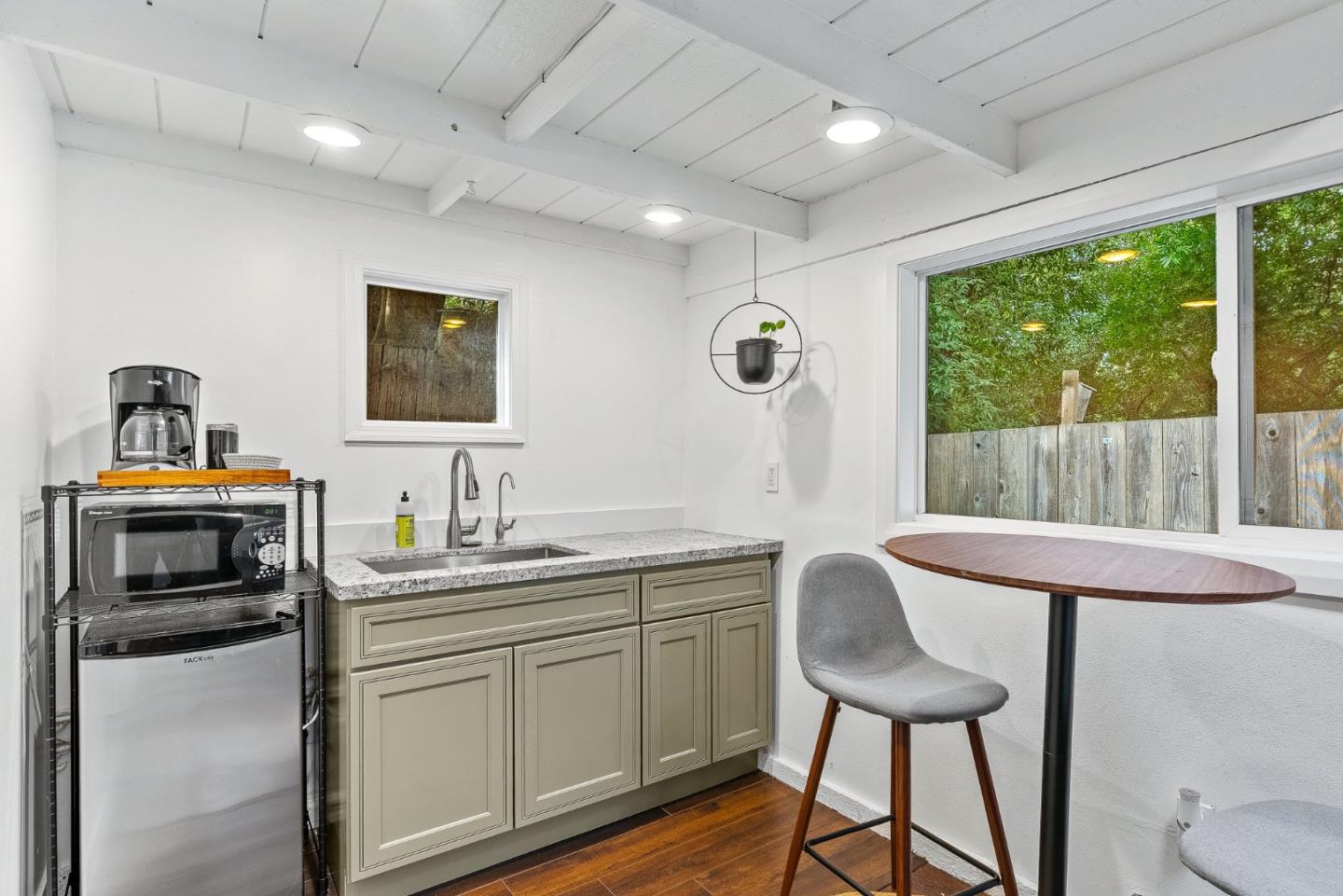 Detail Gallery Image 26 of 46 For 1960 La Madrona Dr, Santa Cruz,  CA 95060 - 2 Beds | 2 Baths