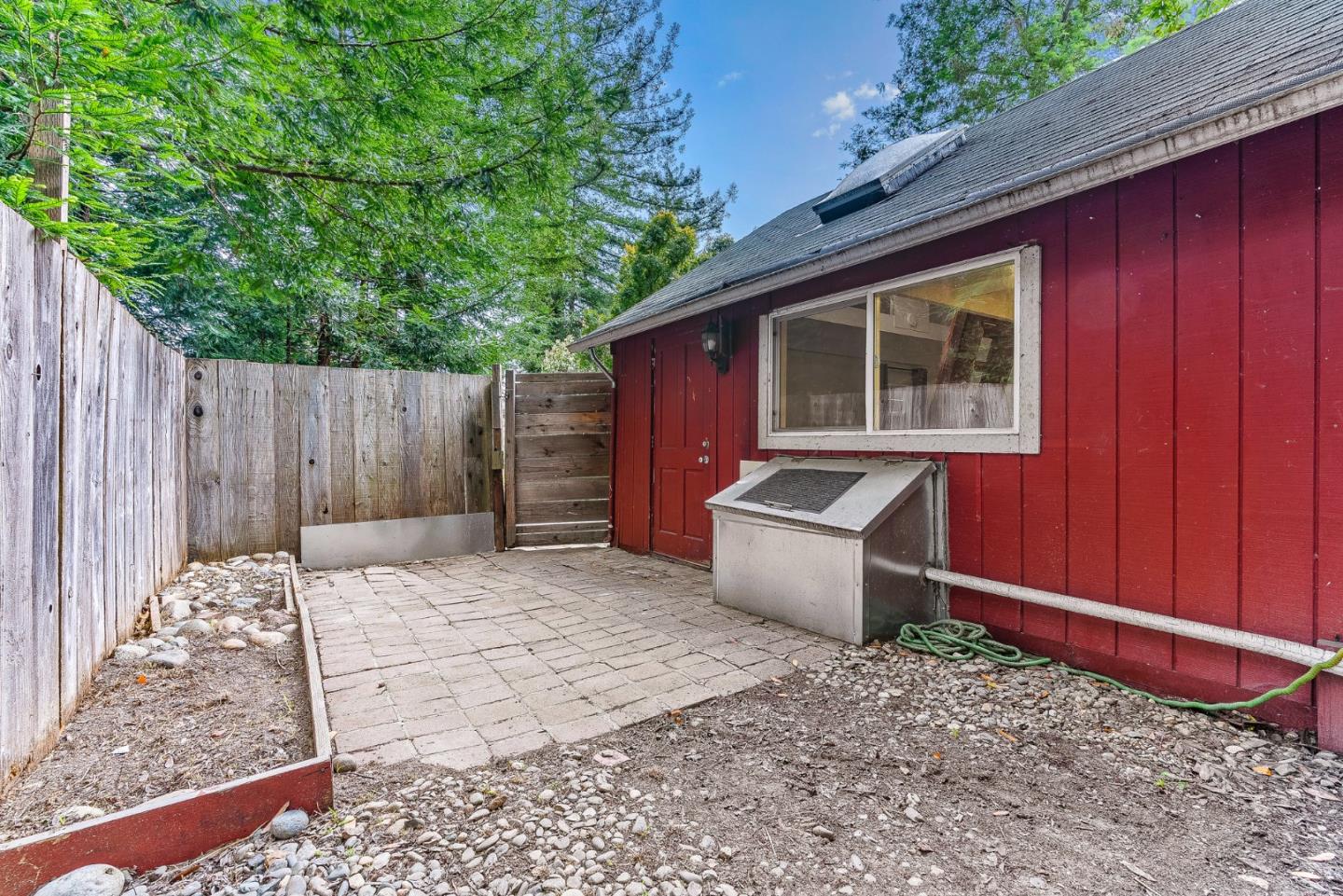 Detail Gallery Image 31 of 46 For 1960 La Madrona Dr, Santa Cruz,  CA 95060 - 2 Beds | 2 Baths
