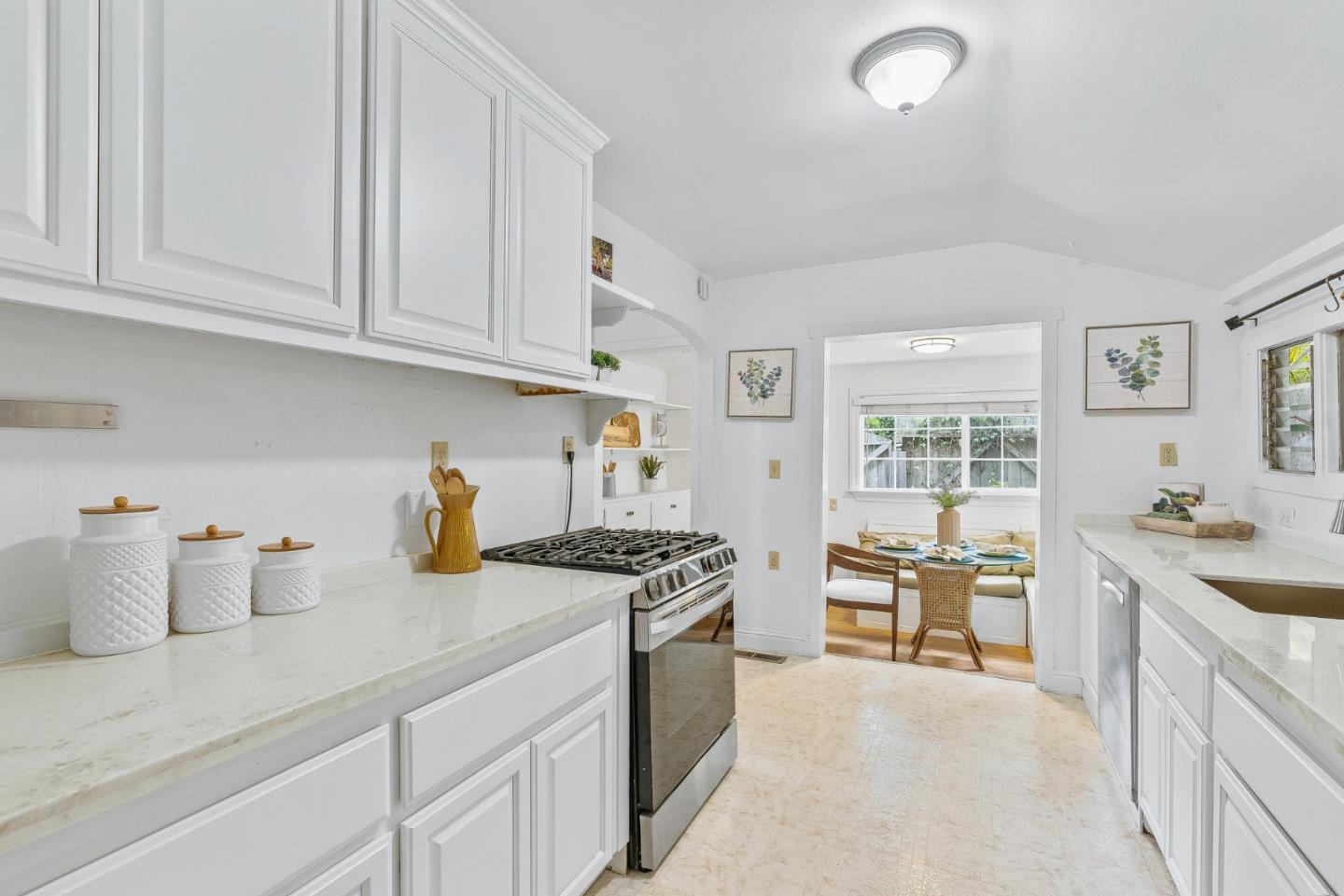 Detail Gallery Image 5 of 46 For 1960 La Madrona Dr, Santa Cruz,  CA 95060 - 2 Beds | 2 Baths