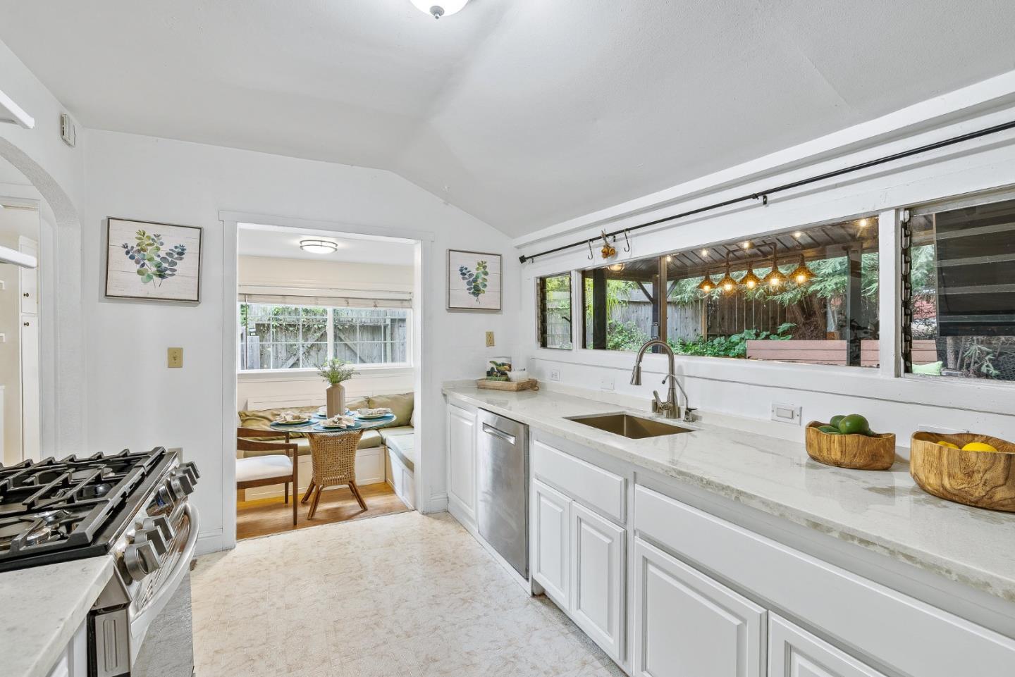Detail Gallery Image 6 of 46 For 1960 La Madrona Dr, Santa Cruz,  CA 95060 - 2 Beds | 2 Baths