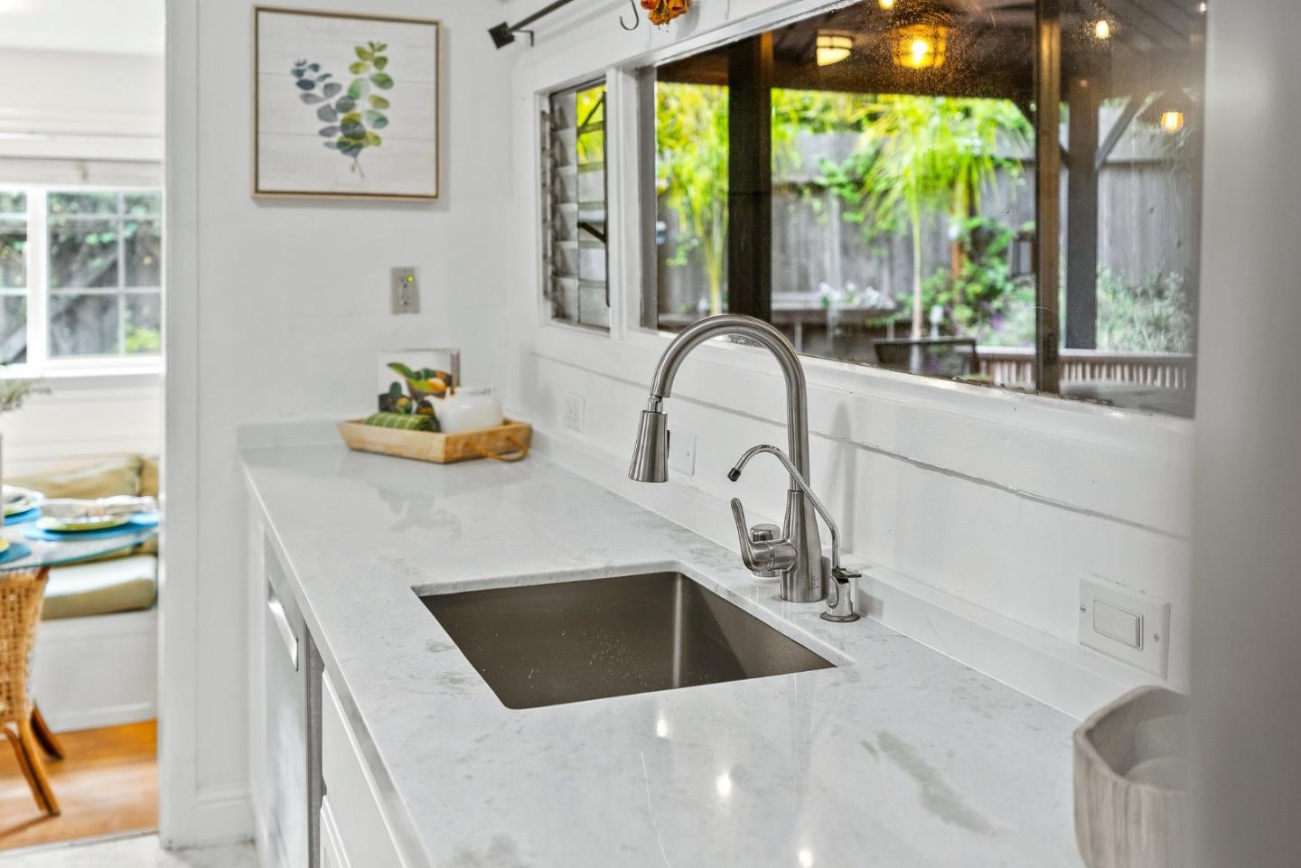 Detail Gallery Image 8 of 46 For 1960 La Madrona Dr, Santa Cruz,  CA 95060 - 2 Beds | 2 Baths