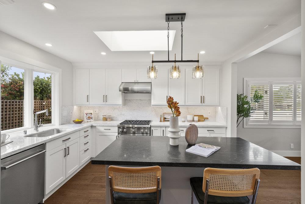 Detail Gallery Image 14 of 53 For 329 San Rafael Ave, Belvedere,  CA 94920 - 3 Beds | 2/1 Baths