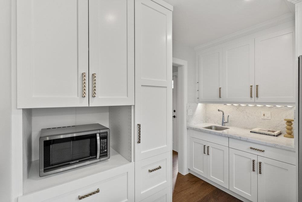 Detail Gallery Image 16 of 53 For 329 San Rafael Ave, Belvedere,  CA 94920 - 3 Beds | 2/1 Baths