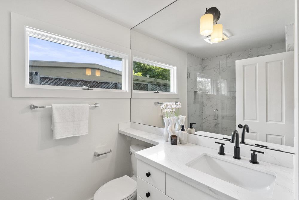 Detail Gallery Image 30 of 53 For 329 San Rafael Ave, Belvedere,  CA 94920 - 3 Beds | 2/1 Baths