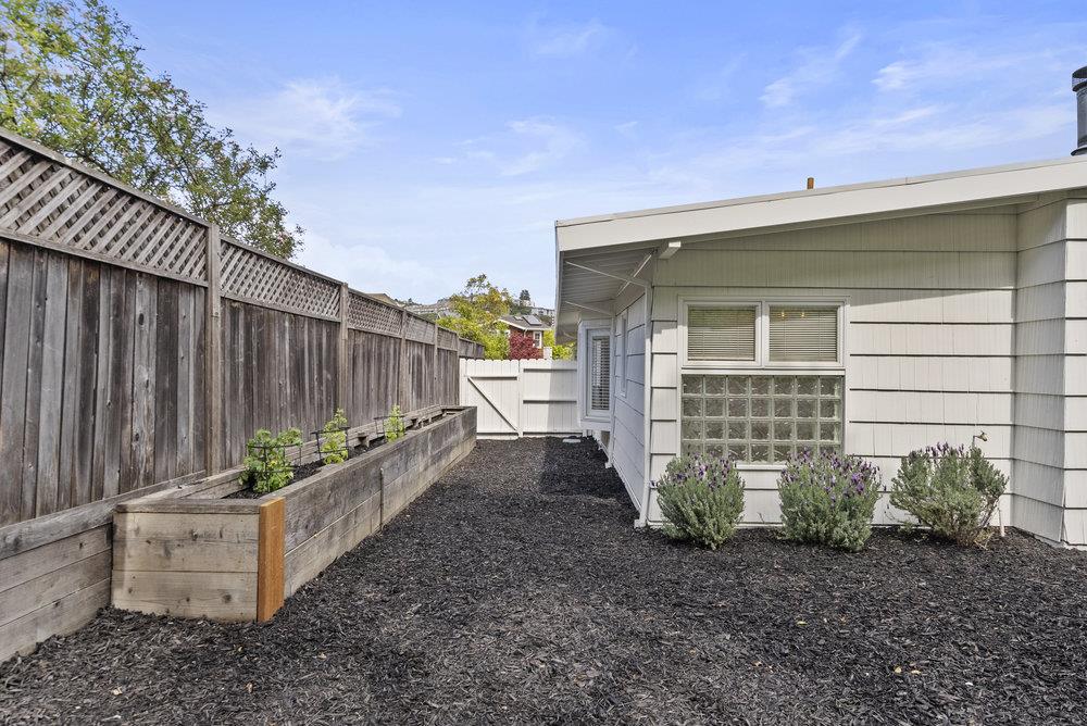 Detail Gallery Image 42 of 53 For 329 San Rafael Ave, Belvedere,  CA 94920 - 3 Beds | 2/1 Baths