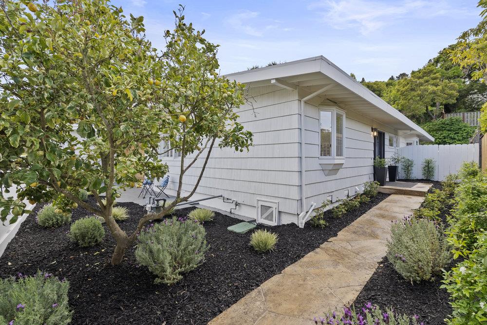 Detail Gallery Image 5 of 53 For 329 San Rafael Ave, Belvedere,  CA 94920 - 3 Beds | 2/1 Baths