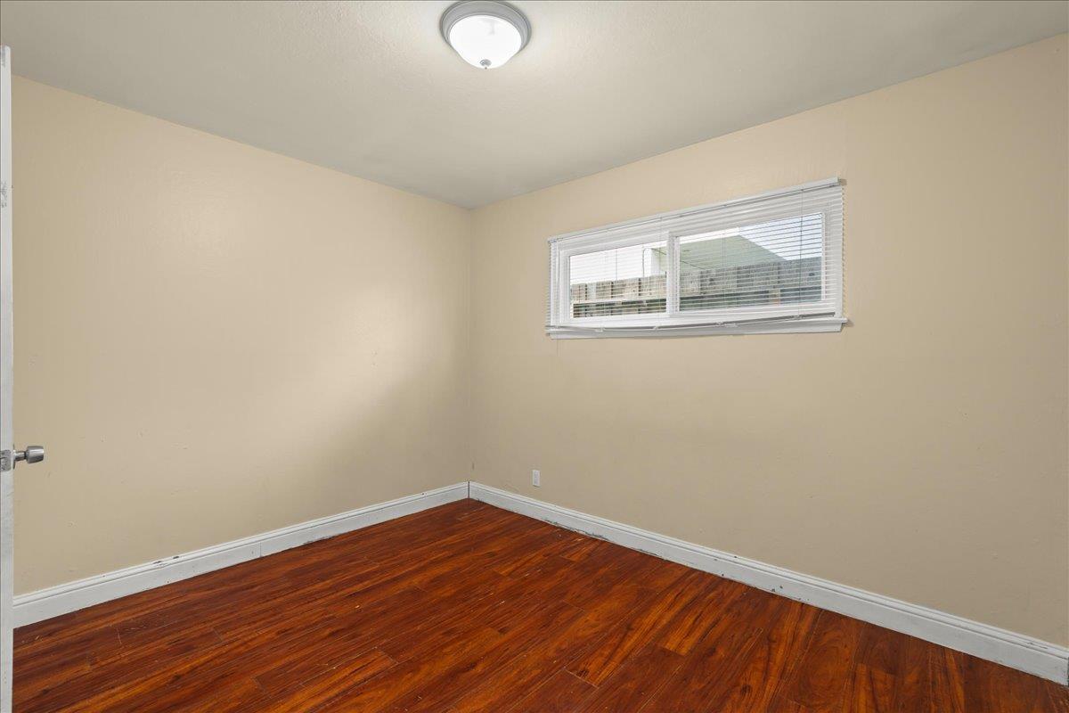 Detail Gallery Image 8 of 19 For 645 Elm St, Redwood City,  CA 94063 - – Beds | – Baths