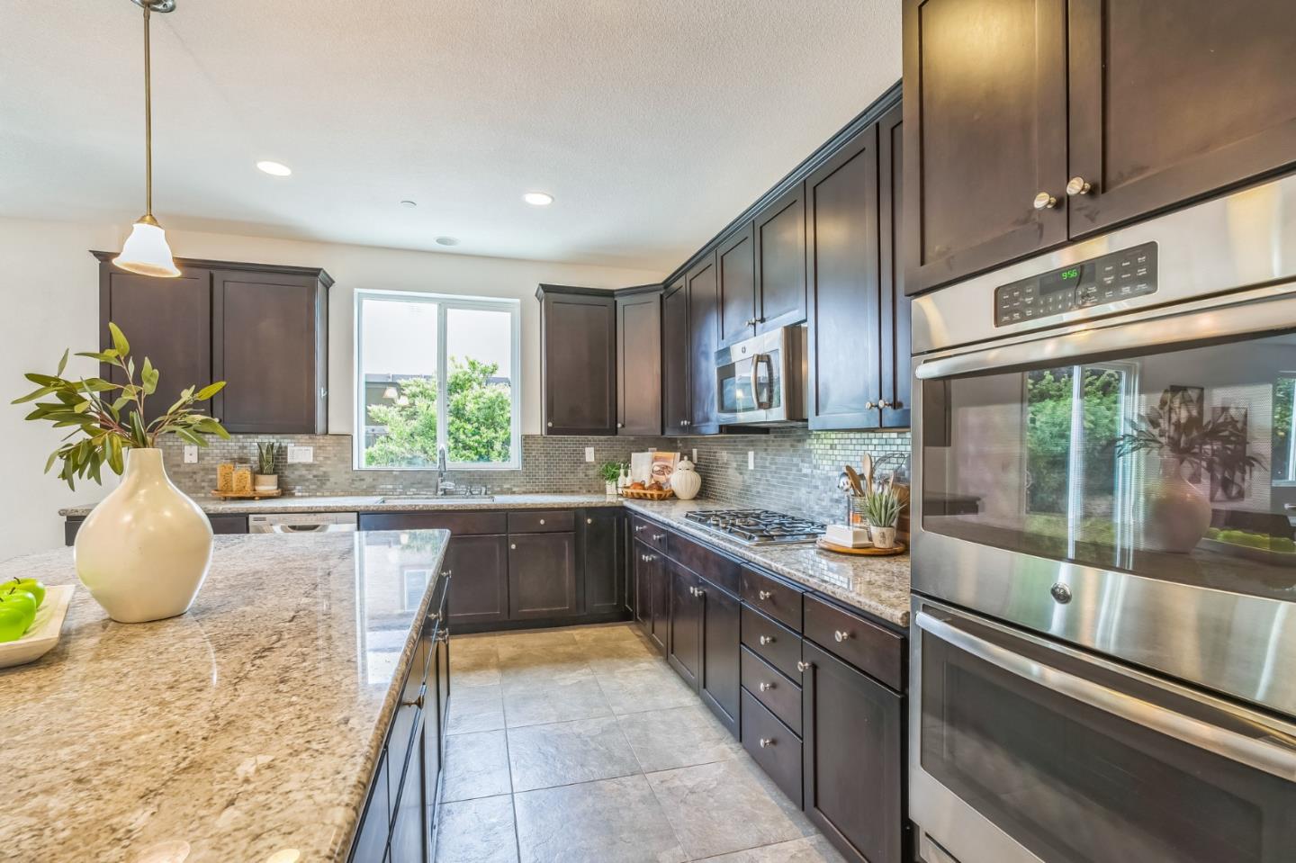 Detail Gallery Image 11 of 33 For 5278 Jacque Bell Ln, Fairfield,  CA 94533 - 4 Beds | 3/1 Baths