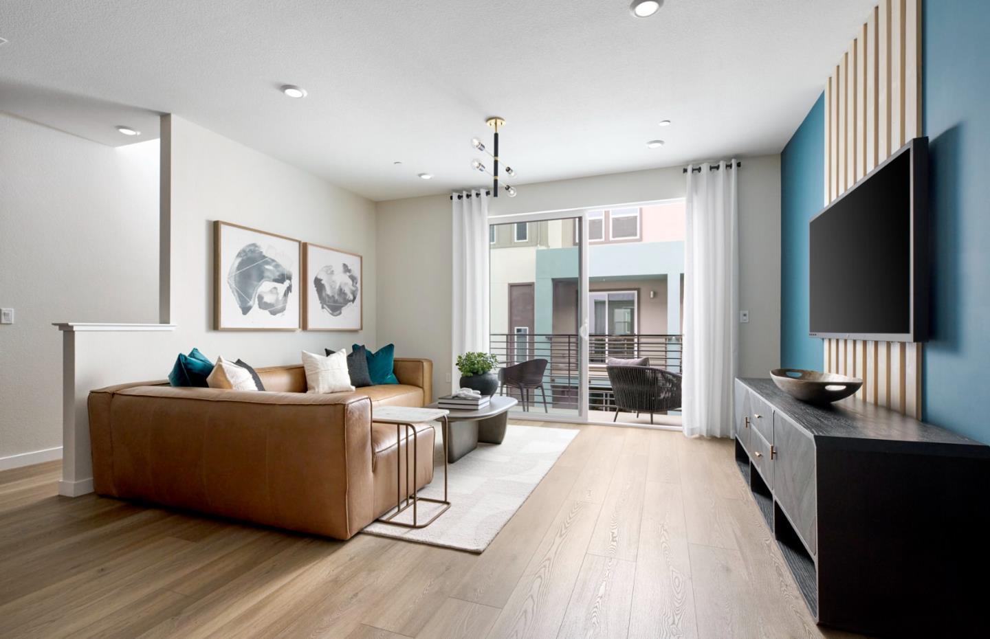 Detail Gallery Image 2 of 5 For 3282 Eagle Ct #403,  San Jose,  CA 95117 - 3 Beds | 3 Baths