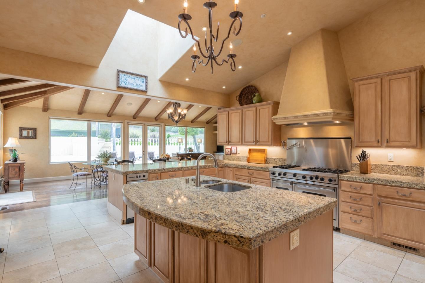 Detail Gallery Image 12 of 43 For 25224 Casiano Dr, Salinas,  CA 93908 - 6 Beds | 6/2 Baths