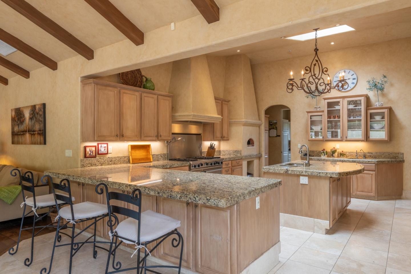 Detail Gallery Image 14 of 43 For 25224 Casiano Dr, Salinas,  CA 93908 - 6 Beds | 6/2 Baths