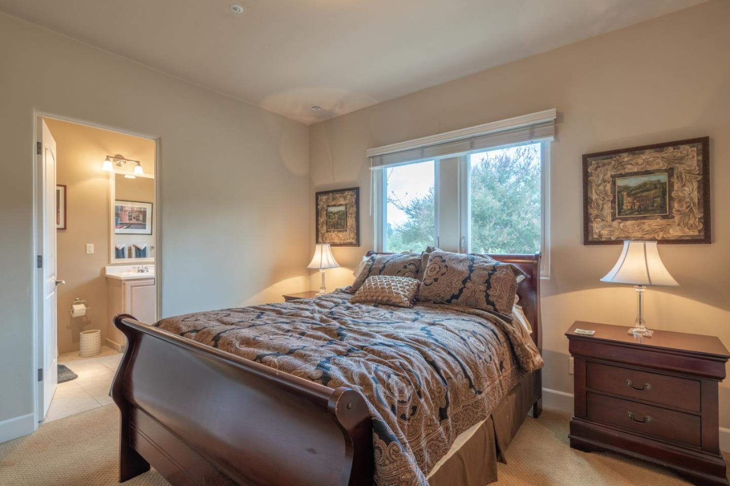 Detail Gallery Image 16 of 43 For 25224 Casiano Dr, Salinas,  CA 93908 - 6 Beds | 6/2 Baths