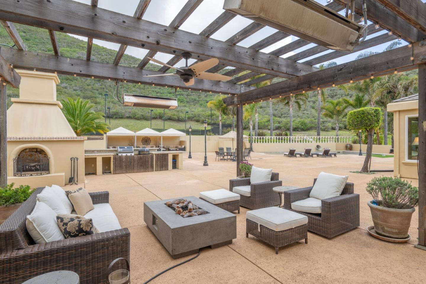 Detail Gallery Image 25 of 43 For 25224 Casiano Dr, Salinas,  CA 93908 - 6 Beds | 6/2 Baths