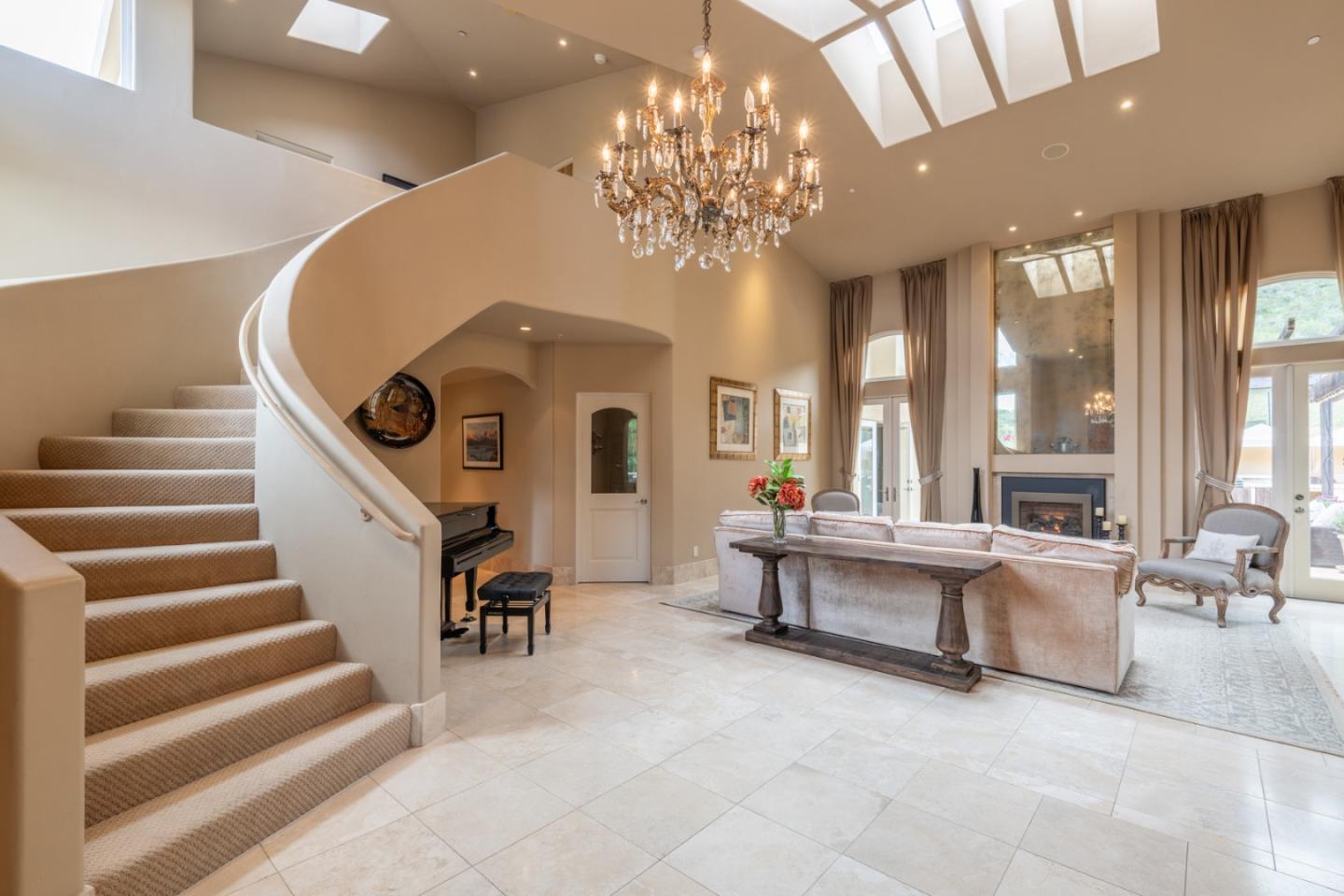 Detail Gallery Image 3 of 43 For 25224 Casiano Dr, Salinas,  CA 93908 - 6 Beds | 6/2 Baths