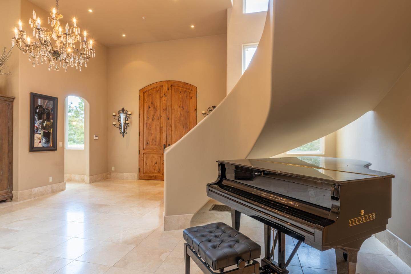 Detail Gallery Image 4 of 43 For 25224 Casiano Dr, Salinas,  CA 93908 - 6 Beds | 6/2 Baths